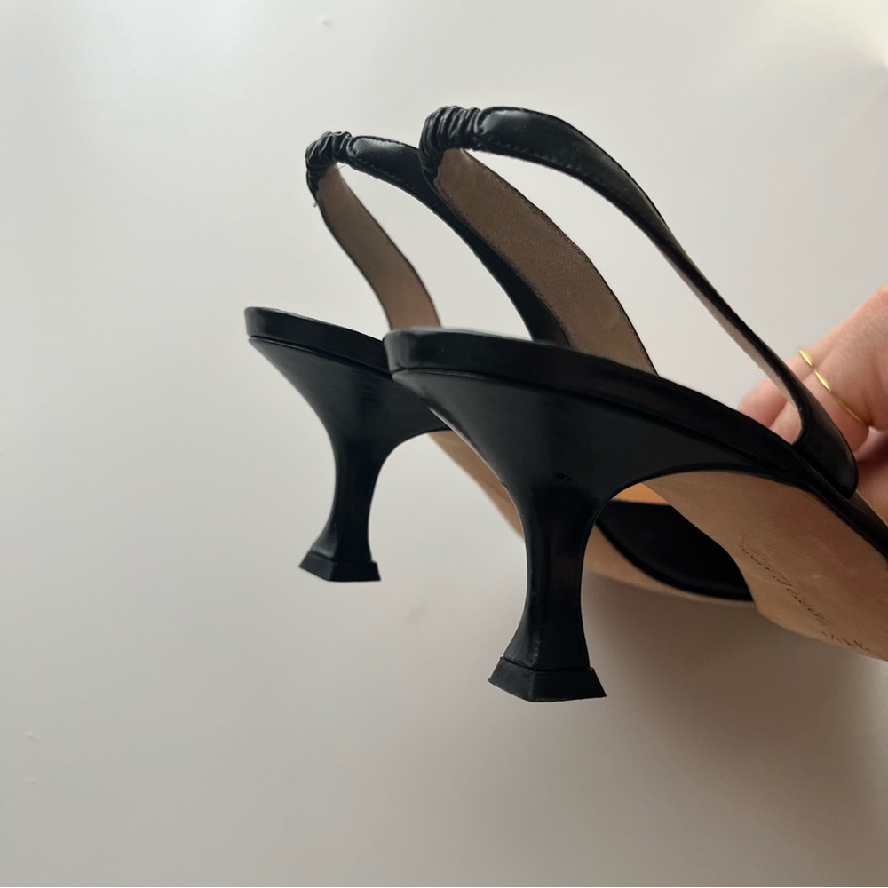 MANOLO BLAHNIK Carolyne Leather Low-Heel Slingback Pump - Picture 3 of 6